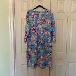 3/4 length sleeve stretchy summer dress with a V-neck detail